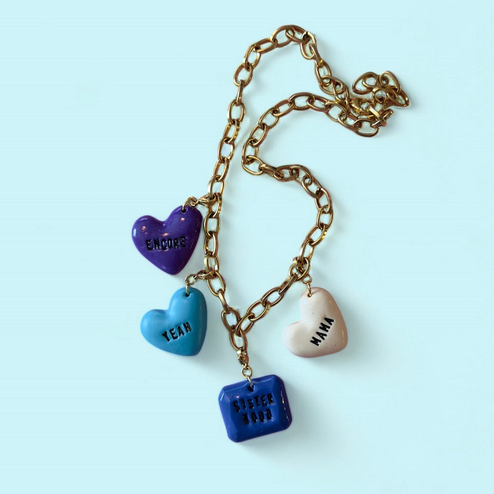 Sisterhood Diamant Bleu Roi / Sisterhood’s Royal Blue Diamond